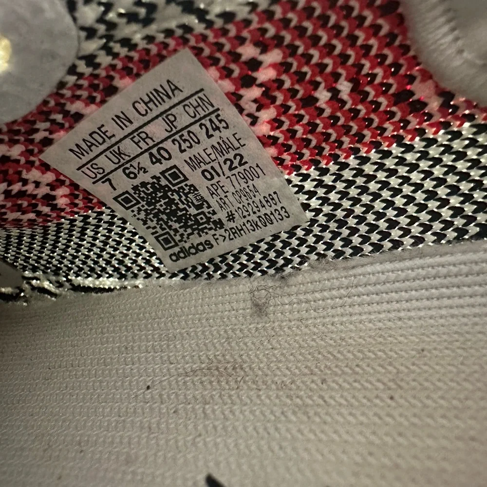 Adidas Kids or Women Yeezy Boost 350 V2 - White and Black - Picture 6 of 7